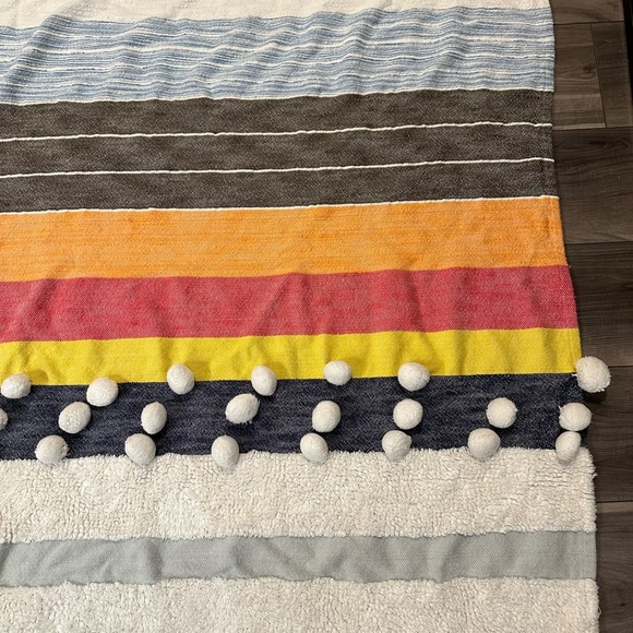 Beautiful Artistic Accent Carpet 100% Cotton - Picture 6 of 11